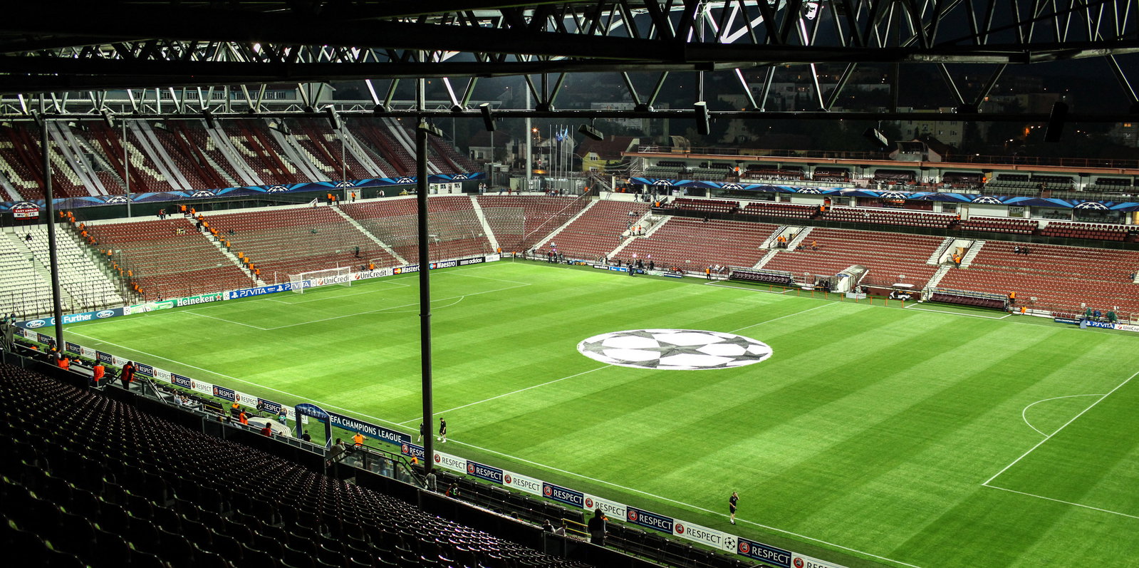 CFR 1907 Cluj v Manchester United FC - UEFA Champions League