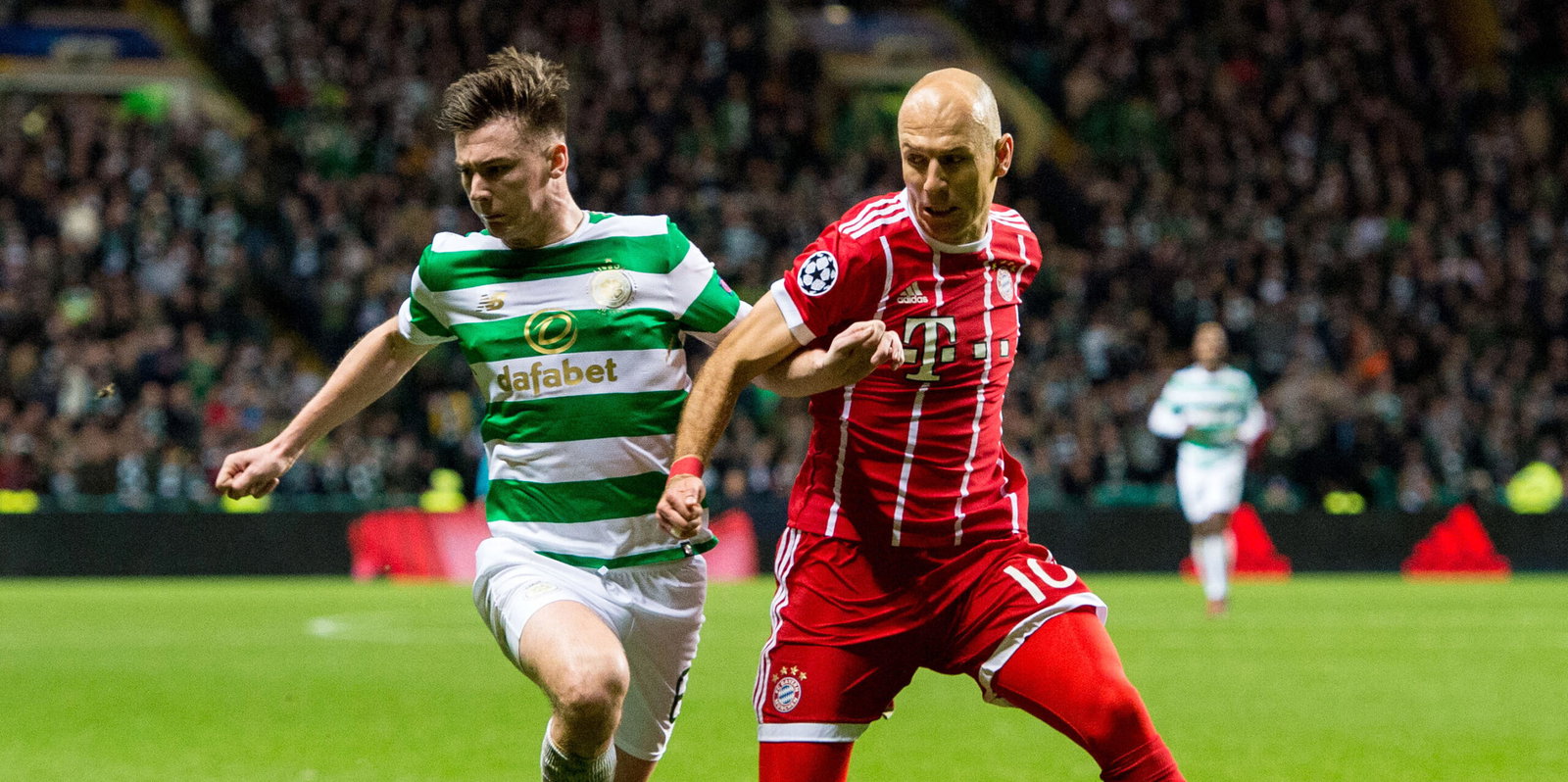 31/10/17 UEFA CHAMPIONS LEAGUE GROUP STAGE . CELTIC v BAYERN MUNICH (1-2) . CELTIC PARK - GLASGOW. Celtic's Kieran Tierney (left) in action against Bayern's Arjen Robben