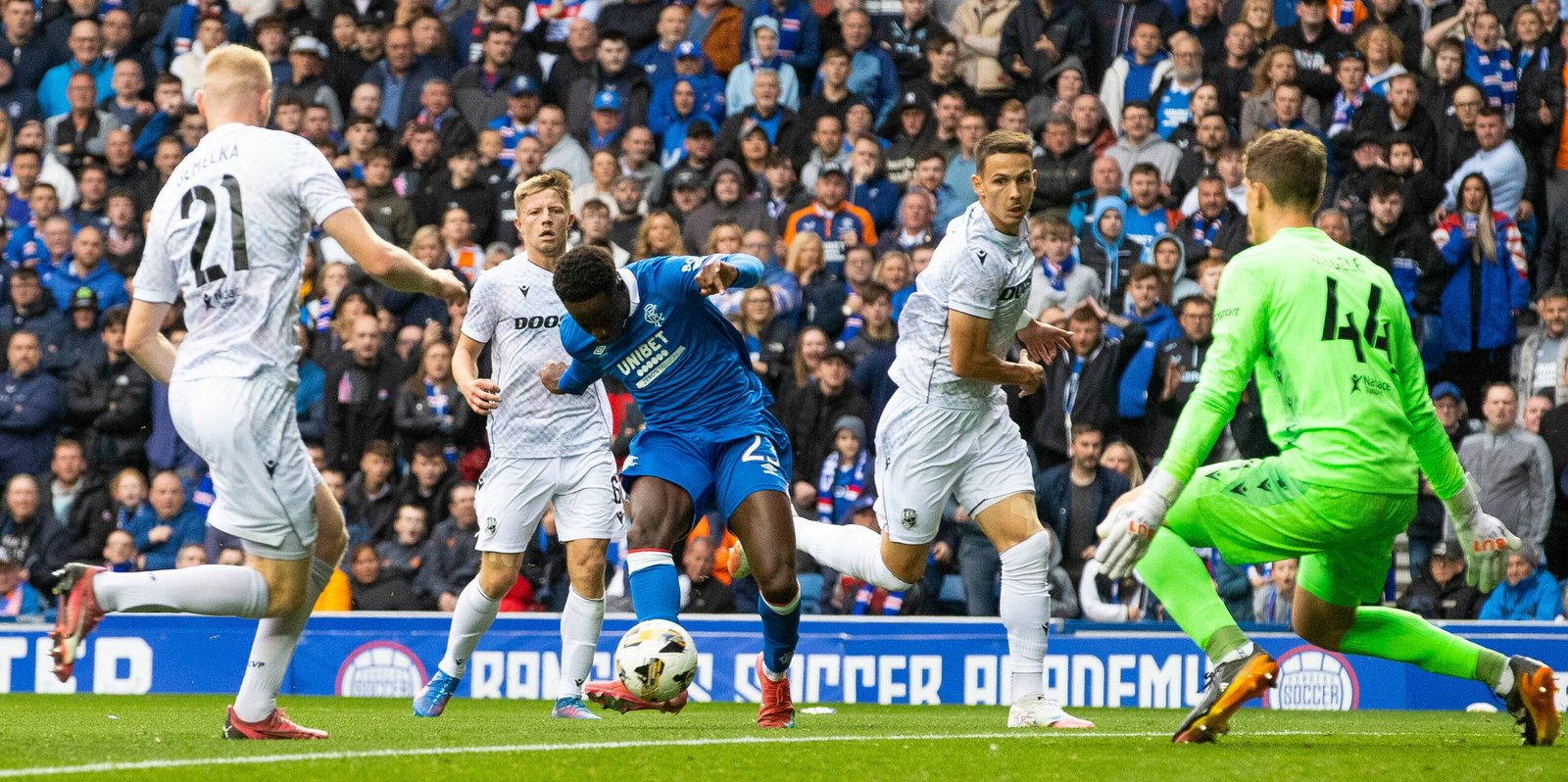 While the Ibrox side gets it together, Celtic responds by doing…..absolutely nothing