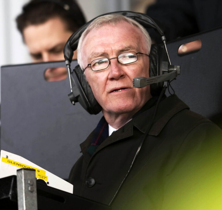 27/10/12 CLYDESDALE BANK PREMIER LEAGUE.ST MIRREN v DUNDEE UTD (0-1).ST MIRREN PARK - PAISLEY.Reporter Hugh Keevins