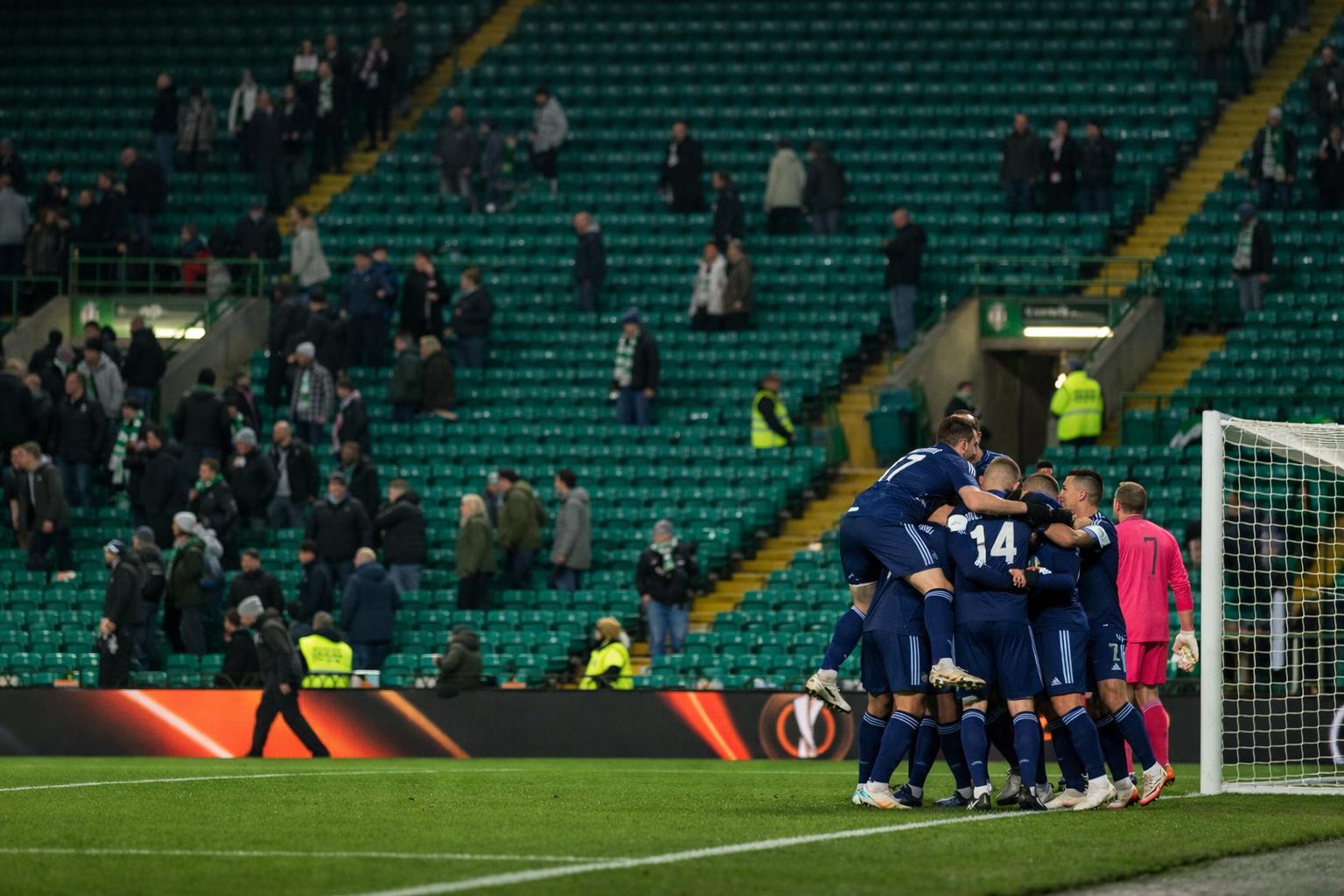 Celtic Park emptying as Celta Vigo celebrate their second goal during last night's Europa League game